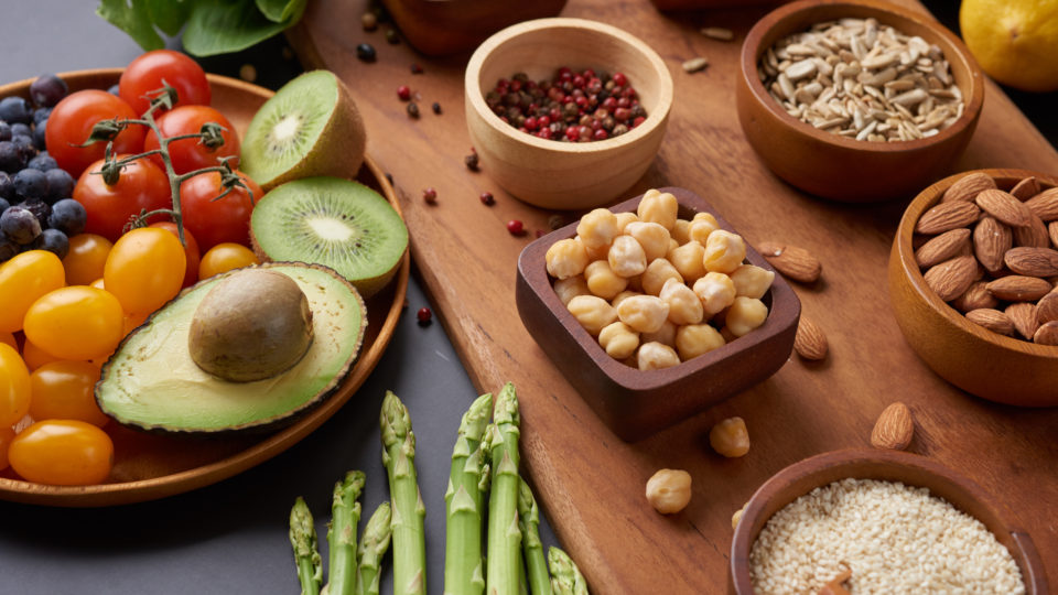 Leia mais sobre o artigo Dieta Natural para TDAH: Energize seu Cérebro nas 3 Refeições mais Poderosas do dia